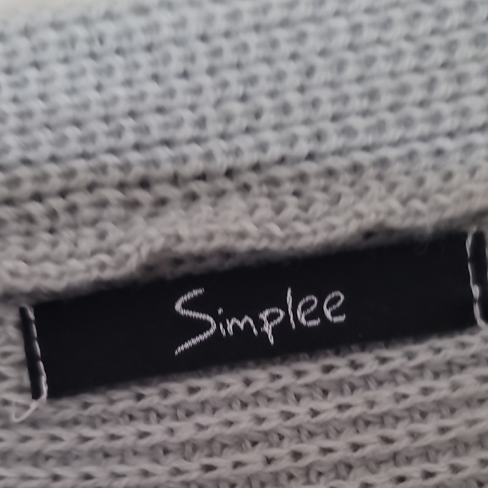 Simple Gray Knit Apparel - Picture 2 of 3